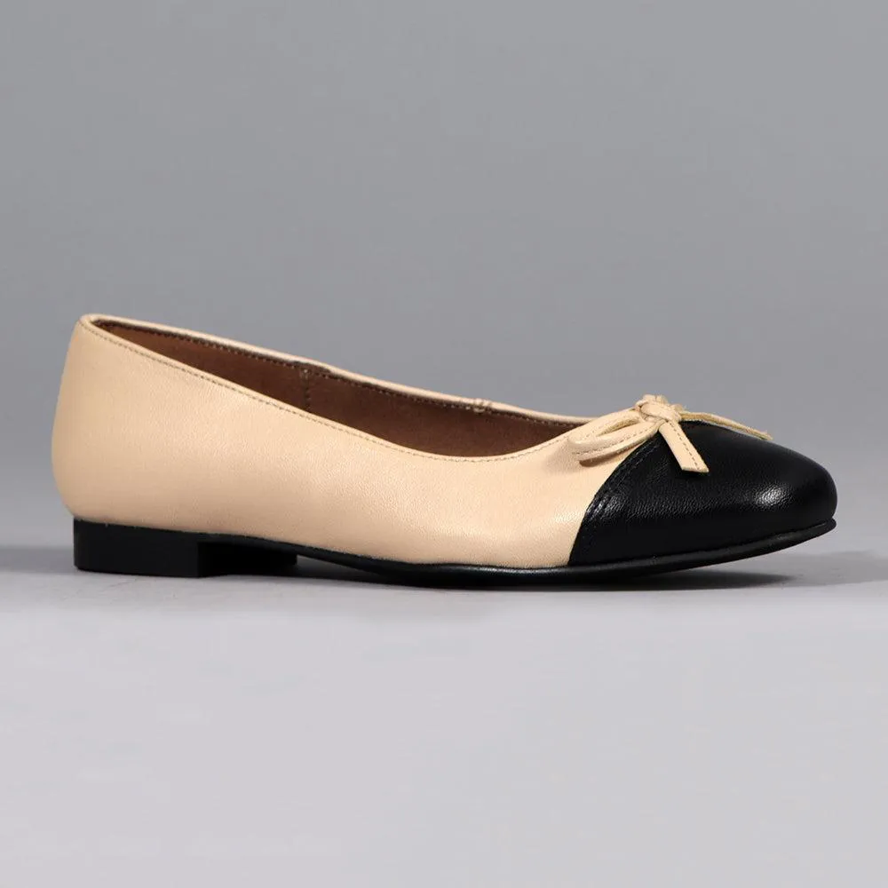 Froggie Karen Leather Pump - Cream / Black