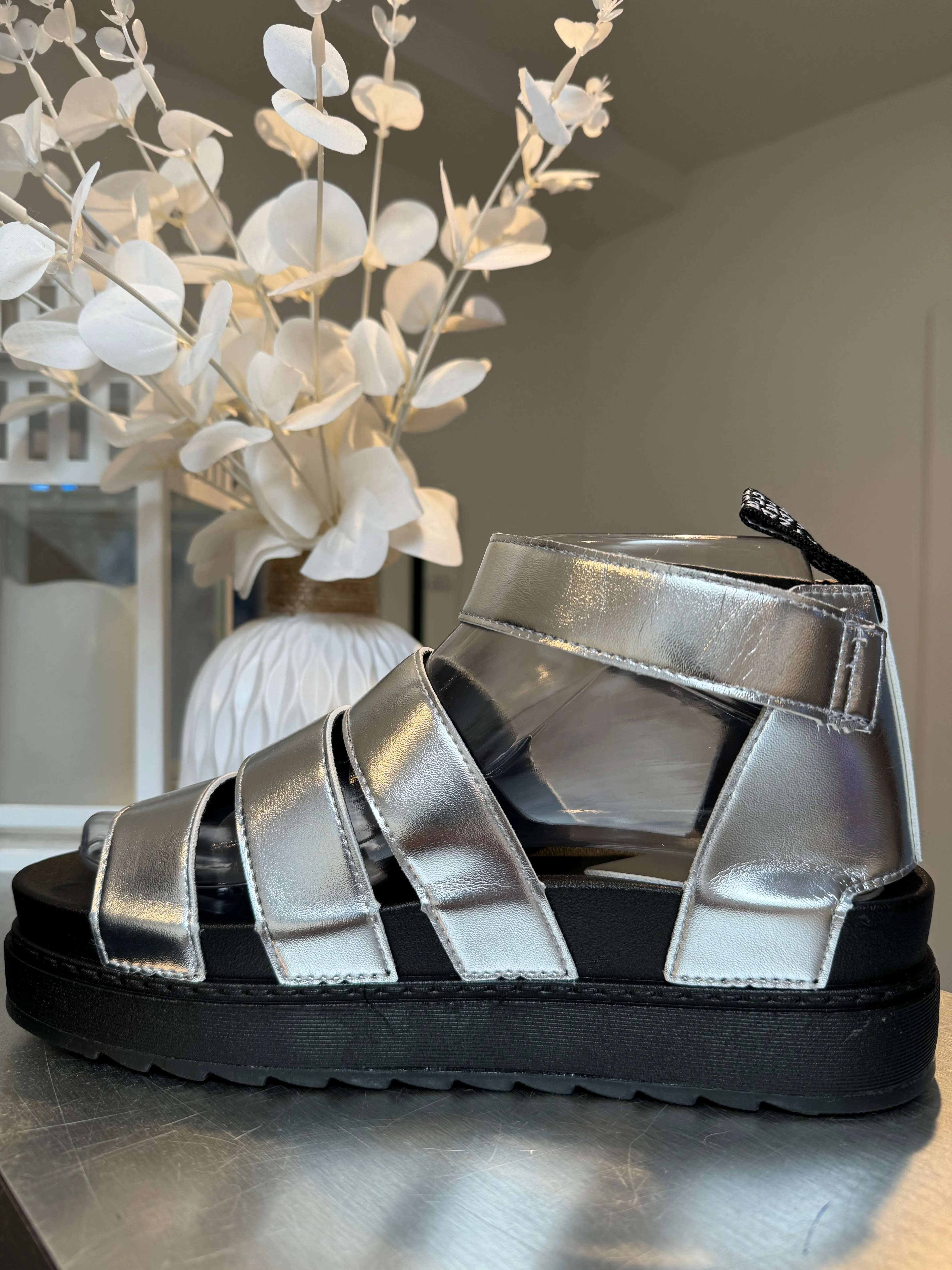 Gladiator sandals with chunky sole