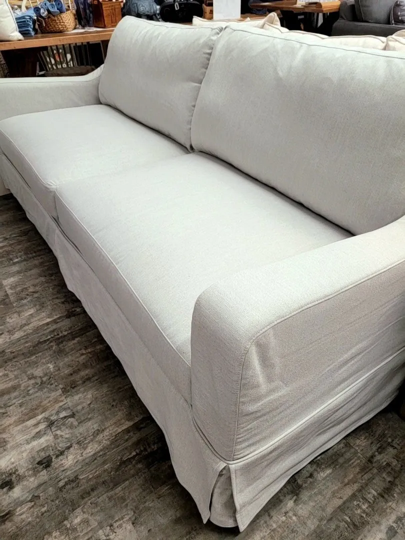 MONTY SLIPCOVER SOFA